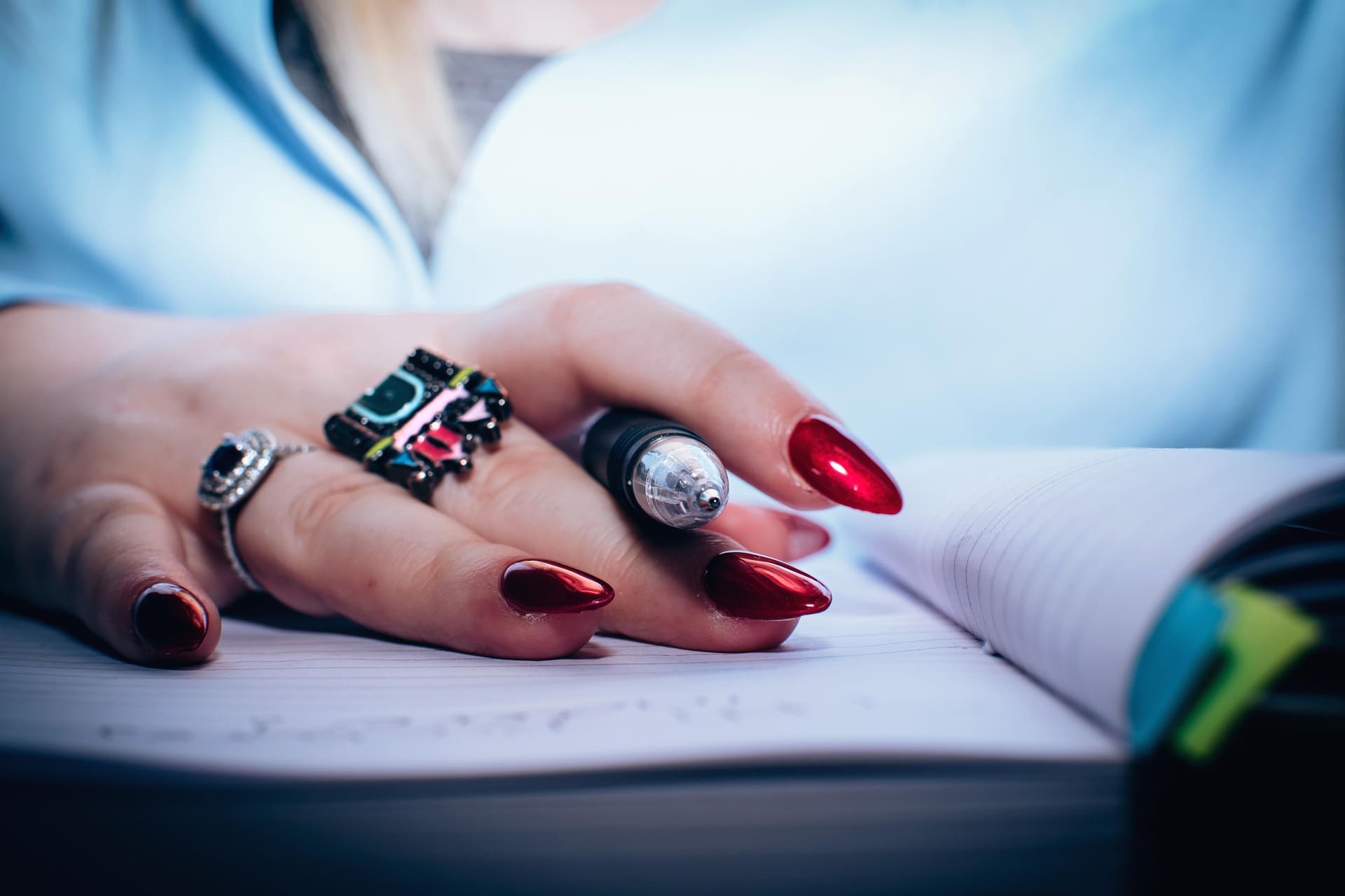 round vs oval nails